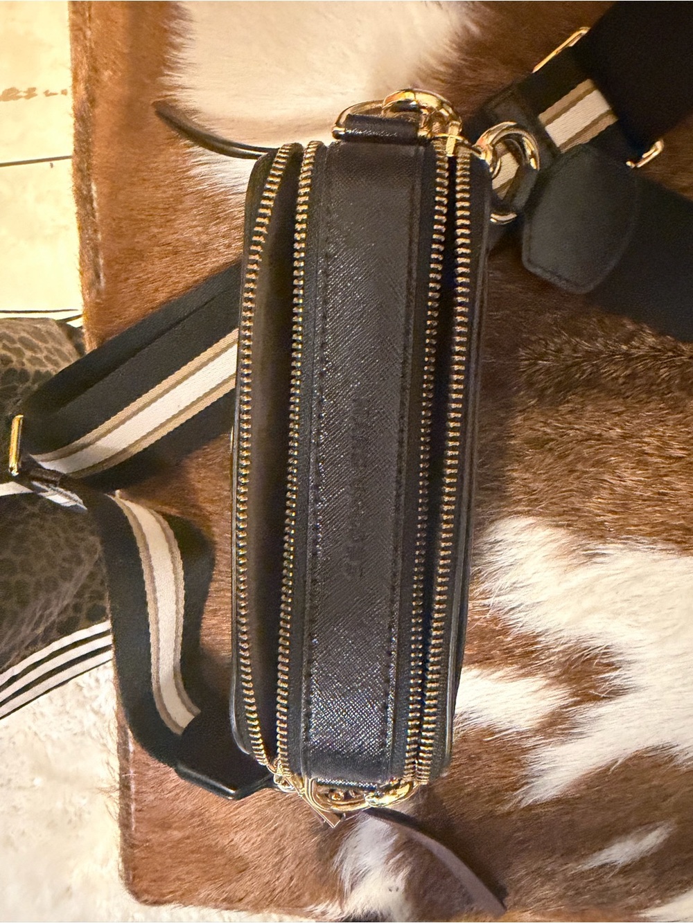 Marc Jacobs Black Leather Compact Belt Bag with Gold Double-J Logo - Picture 7 of 9